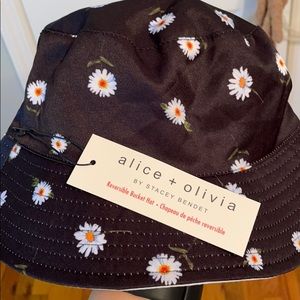 ALICE AND OLIVIA REVERSIBLE BUCKET HAT🖤
